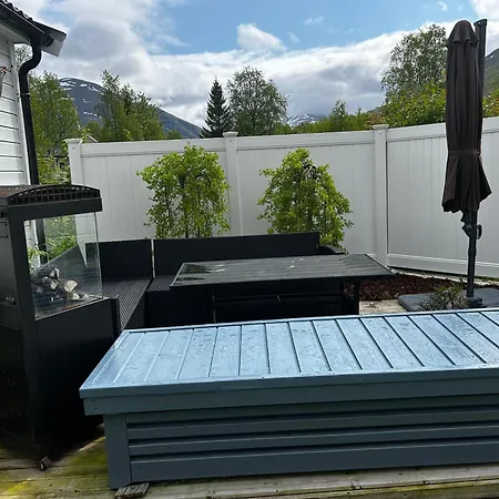 With Sauna Near Rough Mountains, Myrvn 4