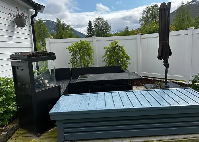 With Sauna Near Rough Mountains, Myrvn 4