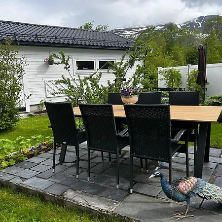 With Sauna Near Rough Mountains, Myrvn 4